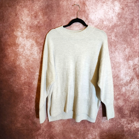 H&M Women's Size Medium Light Grey Super Soft Long Sleeve High Neck Sweater - Picture 2 of 2